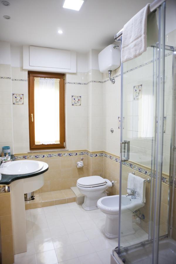 Isa Guest Rooms เนเปิลส์ ภายนอก รูปภาพ